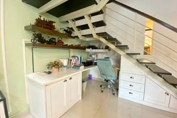 Renovated! Corner Lot 2.5 Storey Seksyen 16 @ Shah Alam