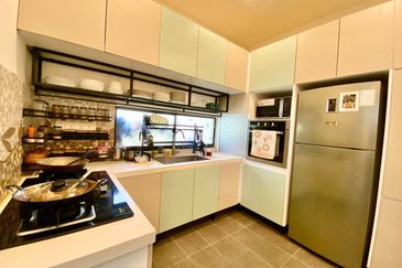 Renovated! Corner Lot 2.5 Storey Seksyen 16 @ Shah Alam