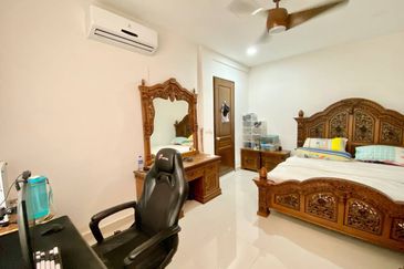 Renovated! Corner Lot 2.5 Storey Seksyen 16 @ Shah Alam