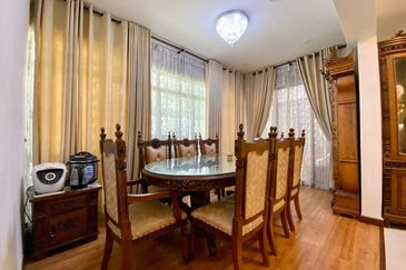 Renovated! Corner Lot 2.5 Storey Seksyen 16 @ Shah Alam