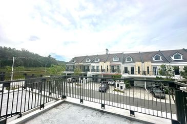 Monet Springtime @ Sunsuria City