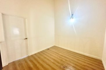 Monet Springtime @ Sunsuria City