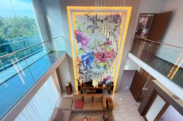 Spacious 3.5 Storey Bungalow with Private Pool & Lift @ Equine Park Seri Kembangan