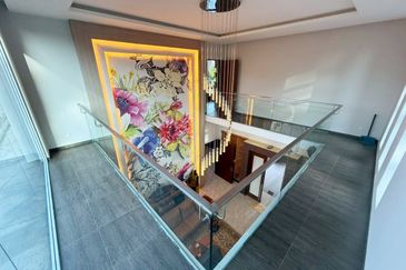 Spacious 3.5 Storey Bungalow with Private Pool & Lift @ Equine Park Seri Kembangan