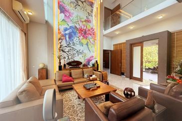 Spacious 3.5 Storey Bungalow with Private Pool & Lift @ Equine Park Seri Kembangan