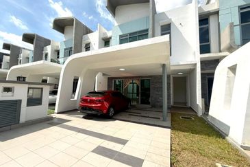 Facing Open Double Storey Superlink Courtyard Villa Liu Li Gardens, Setia Eco Glades Cyberjaya