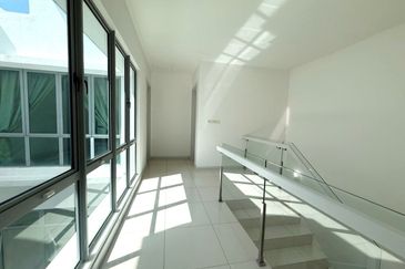 Facing Open Double Storey Superlink Courtyard Villa Liu Li Gardens, Setia Eco Glades Cyberjaya