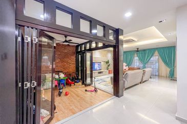 End Lot Double Storey @ Denai Alam