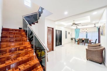 End Lot Double Storey @ Denai Alam