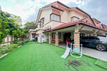 End Lot Double Storey @ Denai Alam