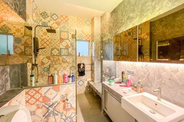 End Lot Double Storey @ Denai Alam