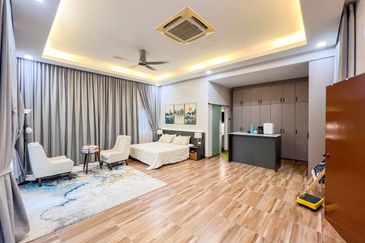 End Lot Double Storey @ Denai Alam