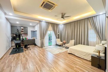 End Lot Double Storey @ Denai Alam