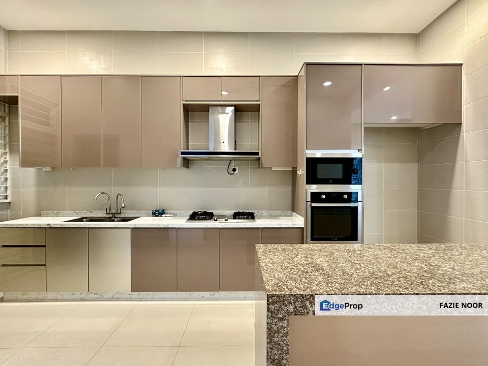 Greenhill Residence U10 Shah Alam Semi-D Renovated with Spacious Backyard, Selangor, Shah Alam