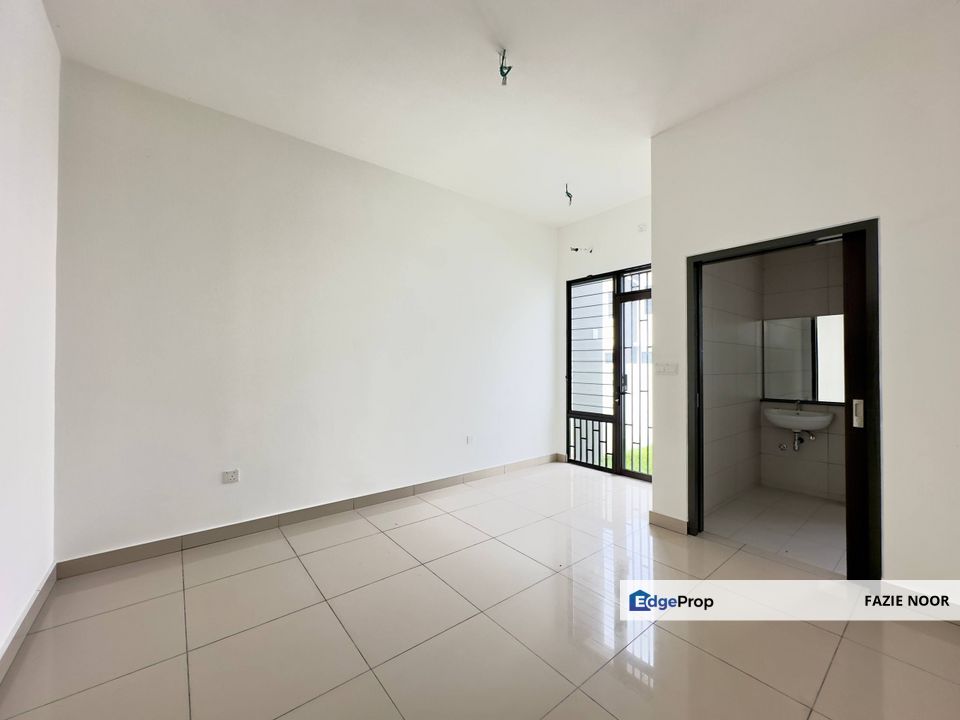 SPACIOUS UNIT with BACKYARD GARDEN !! 2 Storey-Terraced House @ Elmina Green 7 U17 Shah Alam, Selangor, Shah Alam