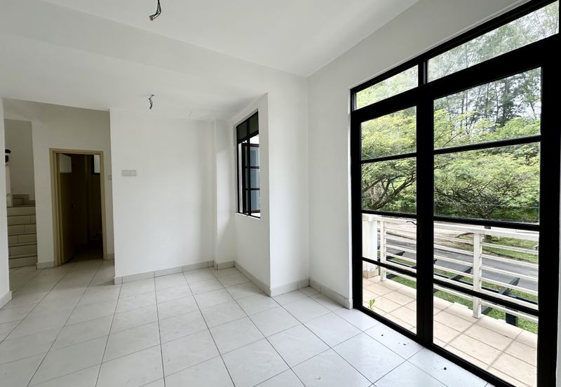 PKNS Seksyen 3 Bandar Baru Bangi Lake-Facing Two-and-a-Half-Storey Semi-D 