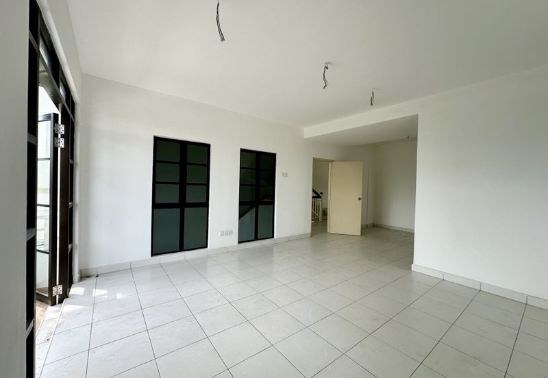 PKNS Seksyen 3 Bandar Baru Bangi Lake-Facing Two-and-a-Half-Storey Semi-D 