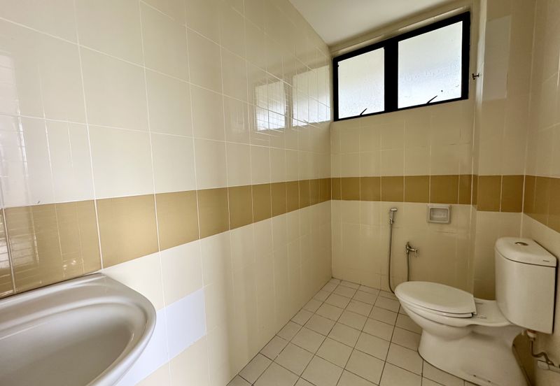 PKNS Seksyen 3 Bandar Baru Bangi Lake-Facing Two-and-a-Half-Storey Semi-D 