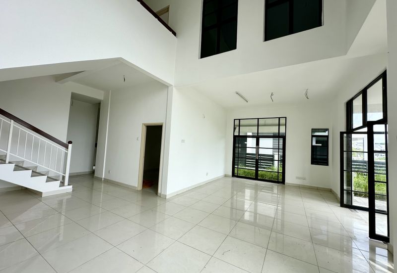 PKNS Seksyen 3 Bandar Baru Bangi Lake-Facing Two-and-a-Half-Storey Semi-D 