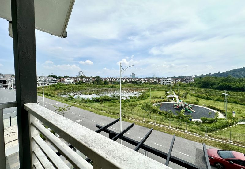PKNS Seksyen 3 Bandar Baru Bangi Lake-Facing Two-and-a-Half-Storey Semi-D 