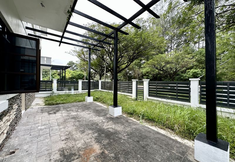 PKNS Seksyen 3 Bandar Baru Bangi Lake-Facing Two-and-a-Half-Storey Semi-D 