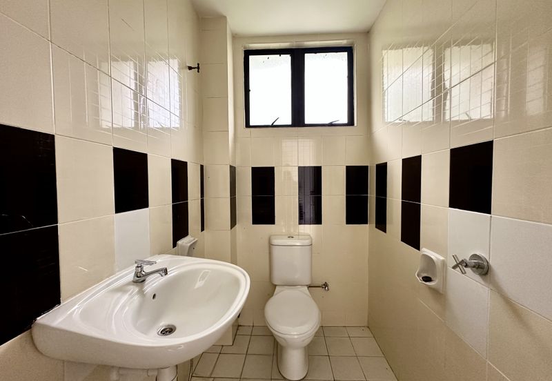 PKNS Seksyen 3 Bandar Baru Bangi Lake-Facing Two-and-a-Half-Storey Semi-D 