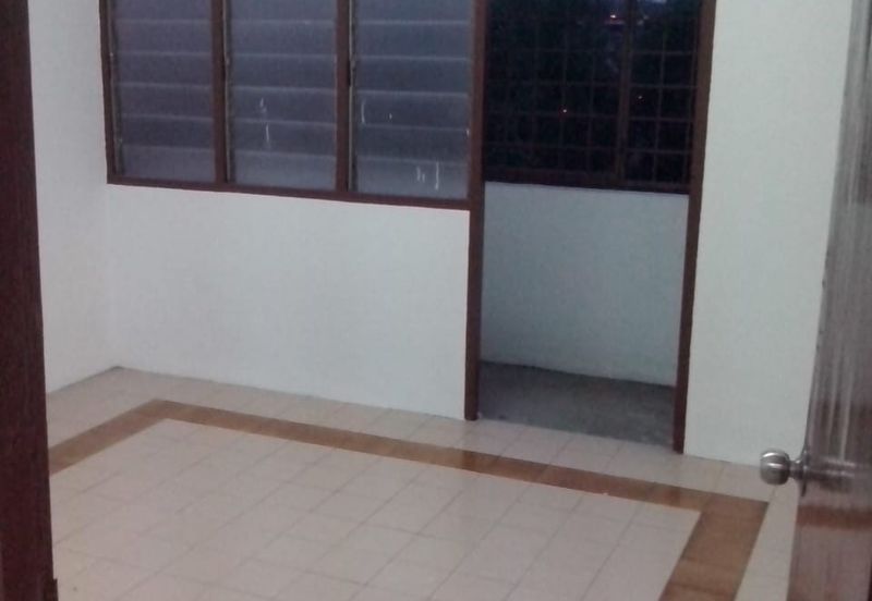 Glen Court, Bandar Sungai Long