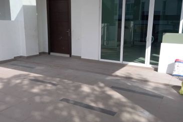 SL 8, Bandar Sungai Long