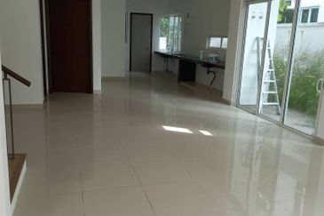 SL 8, Bandar Sungai Long