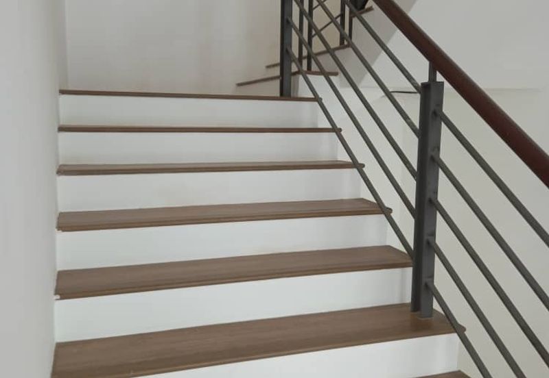 SL 8, Bandar Sungai Long