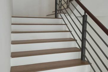 SL 8, Bandar Sungai Long