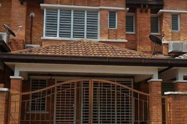 SL 8, Bandar Sungai Long