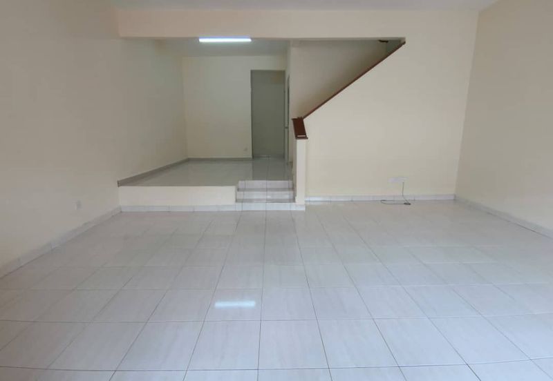 SL 8, Bandar Sungai Long