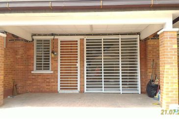 SL 8, Bandar Sungai Long