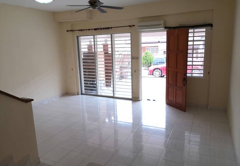 SL 8, Bandar Sungai Long