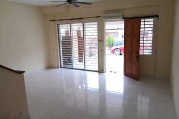 SL 8, Bandar Sungai Long