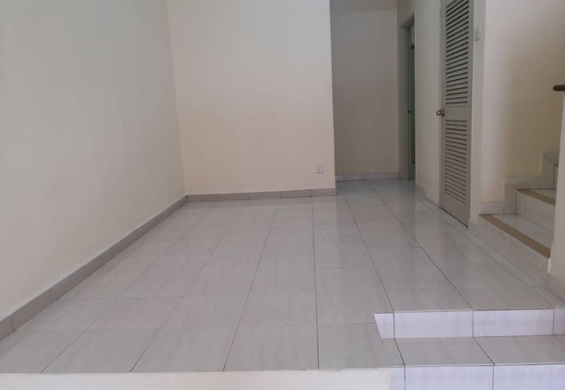 SL 8, Bandar Sungai Long