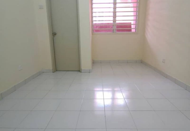 SL 8, Bandar Sungai Long