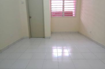 SL 8, Bandar Sungai Long