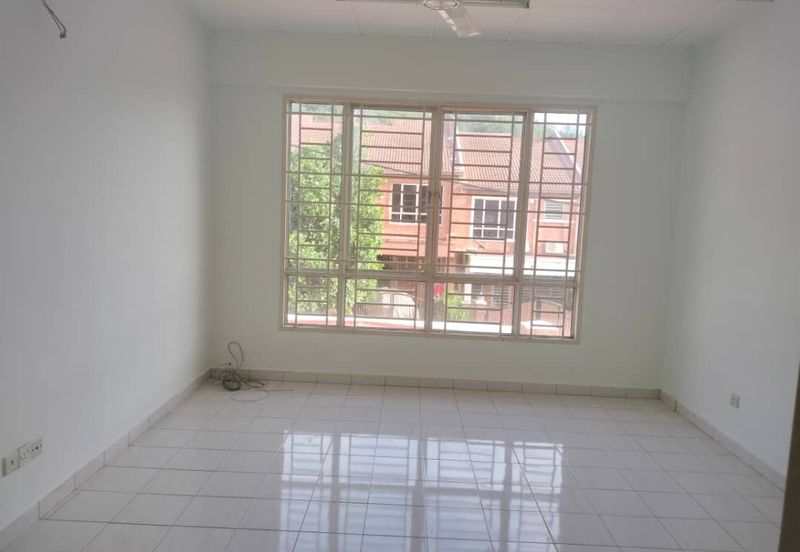 SL 8, Bandar Sungai Long