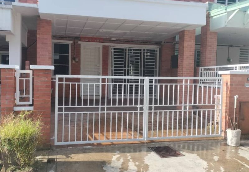 SL 8, Bandar Sungai Long