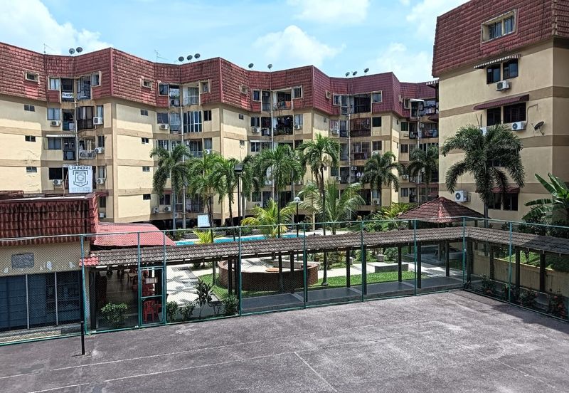 Puteri Court