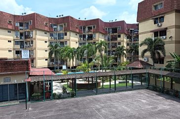 Puteri Court