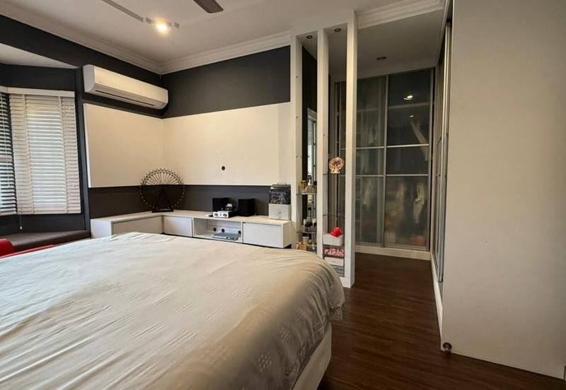 SL 11, Bandar Sungai Long