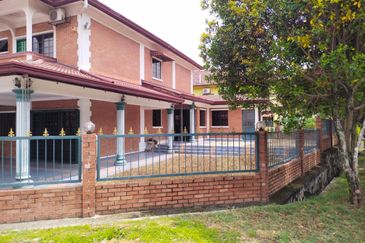 bandar sungai long corner