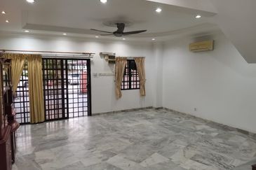 bandar sungai long corner