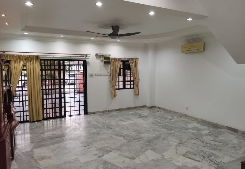 bandar sungai long corner