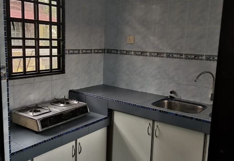 bandar sungai long corner