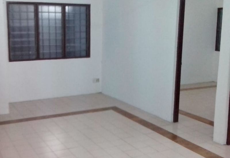 Glen Court, Bandar Sungai Long