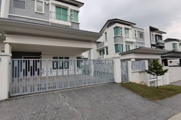 Bandar Sungai Long Tropicana Zero Lot Bungalow